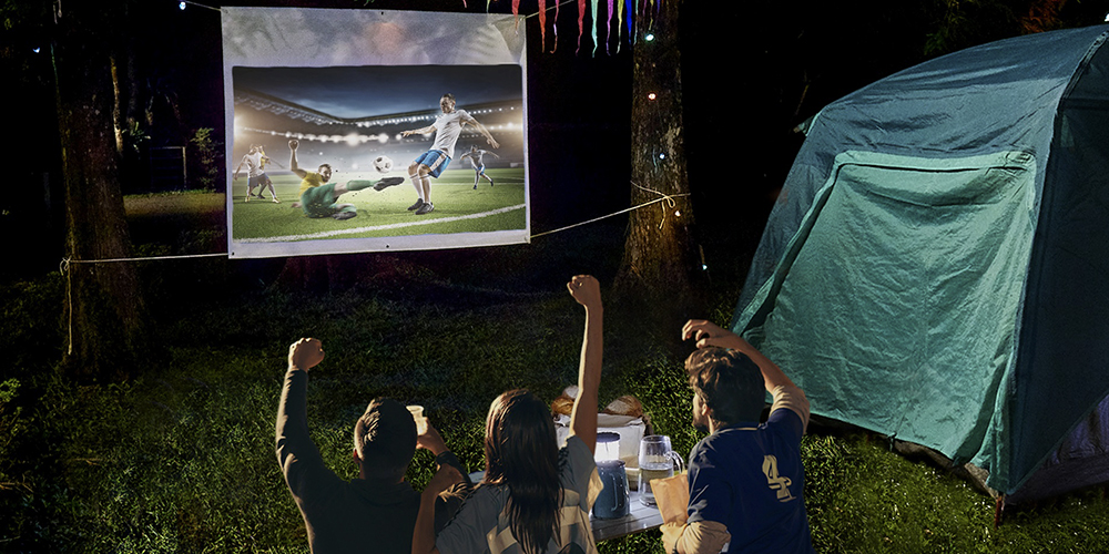 Gelungene Fussballpartys Im Garten Mit Dem Benq Tk800m 4k Beamer Benq Deutschland