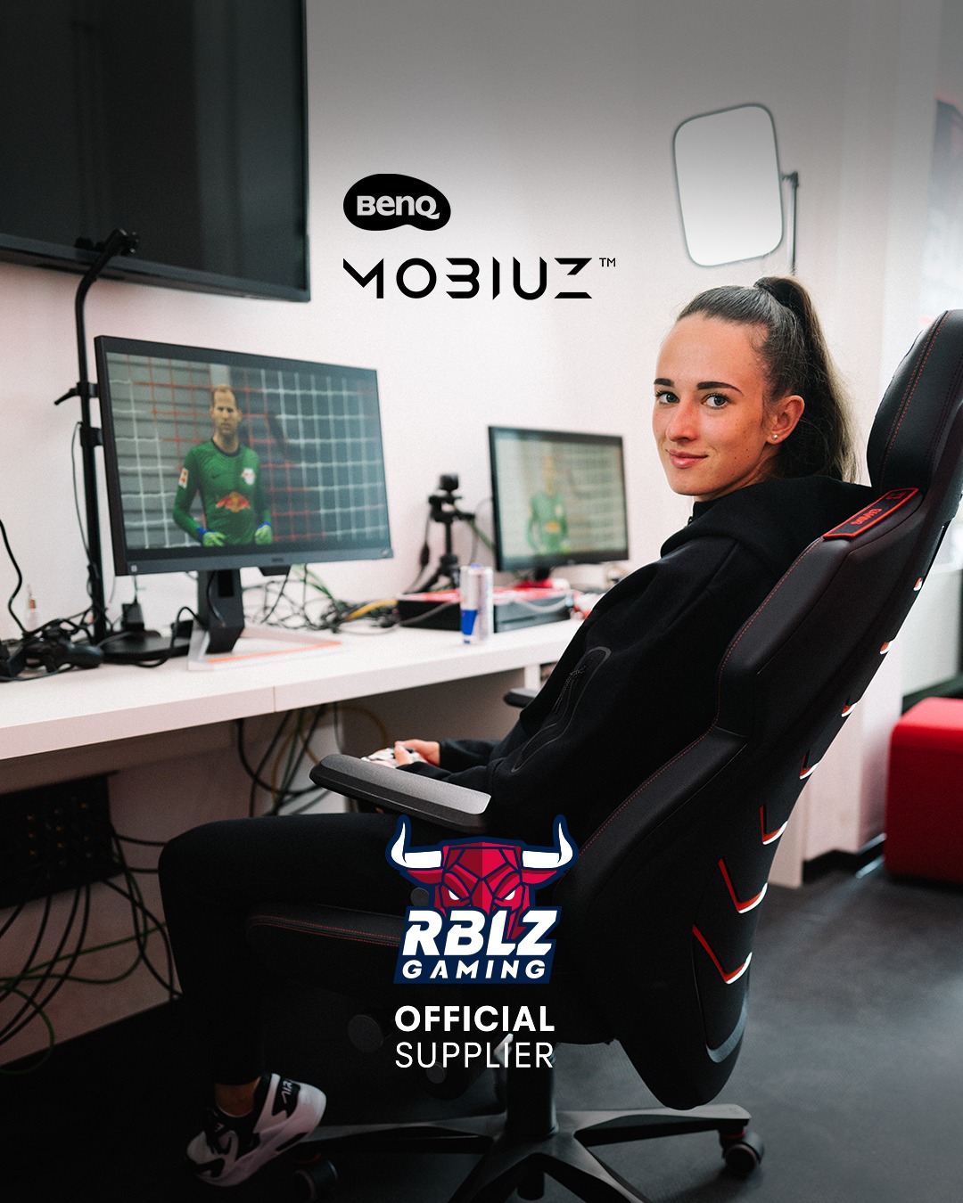 RBLZ_Lena im RBLZ Gaming Room mit dem EX2510S 165Hz Gaming Monitor