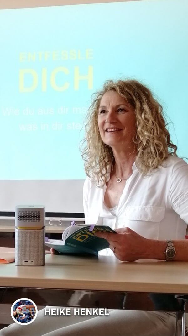 Heike Henkel nutzt den GV1 bei einer Lesung aus ihrem Buch 'Entfessle dich'