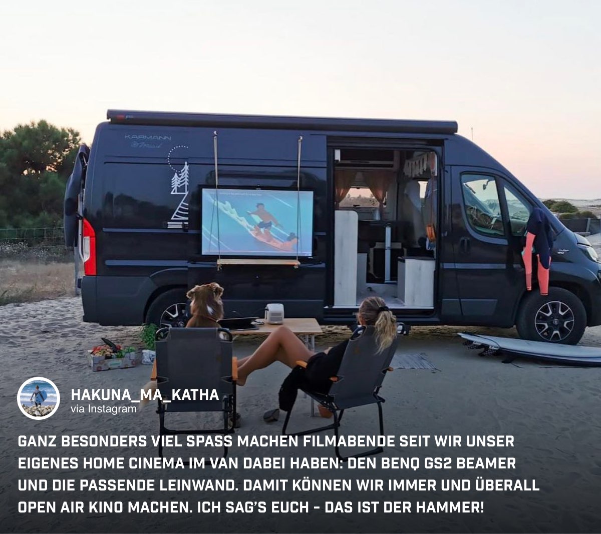 Dank des handlichen Mini Beamers GS2 hat @hakuna_ma_katha das eigene Heimkino immer dabei!