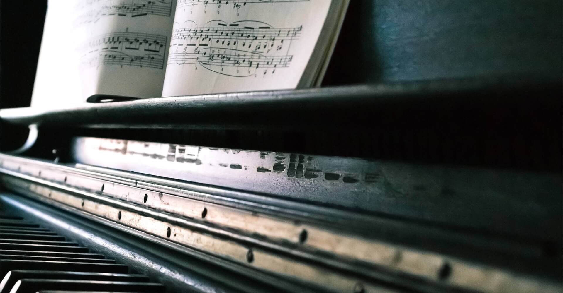 How to choose a piano lamp? 4 steps to consider in 2020 BenQ UK