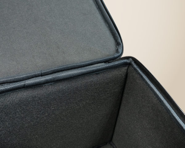 Intérieur doux et pelucheux de l'étui de transport BenQ pour GP100A et GP520, conçu pour protéger les vidéoprojecteurs des rayures