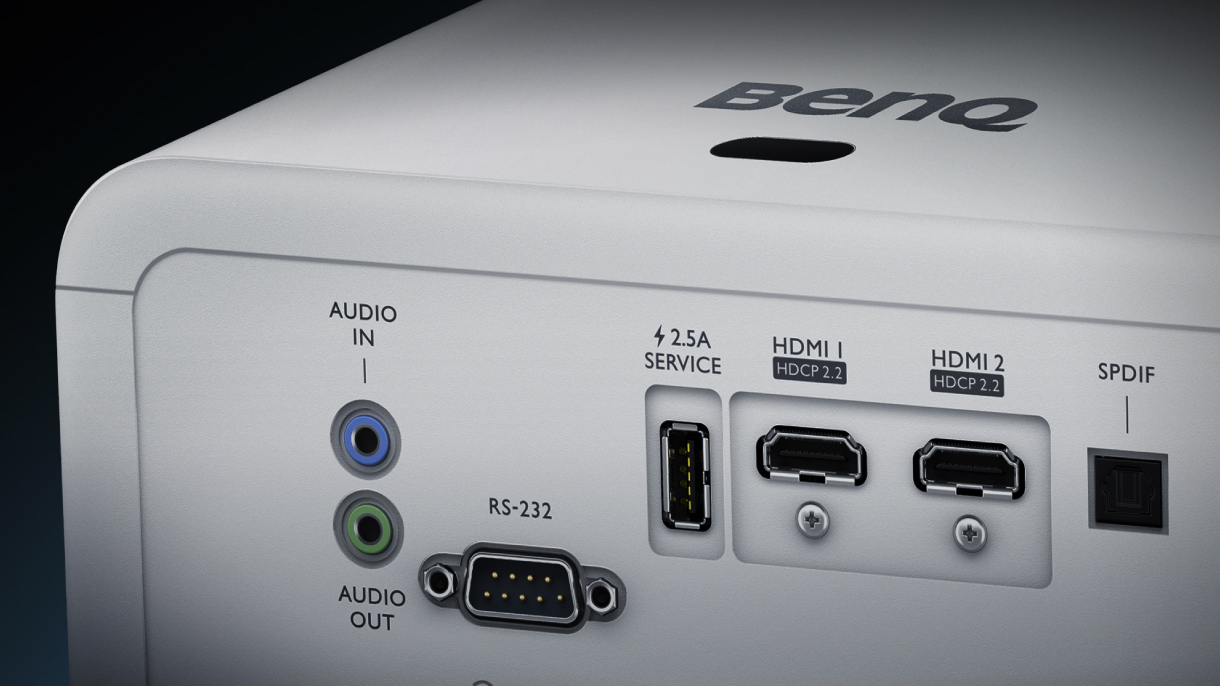 BenQ TH690ST Su „BenQ“ galėsite žaisti savo sąlygomis. Nesvarbu, kokią konsolę naudojate – „Sony PS5/PS4“, „Nintendo Switch“ ar „Xbox Series X“ – su universaliu dvigubu HDMI 2.0b* prievadu be vargo prie jų prisijungsite.