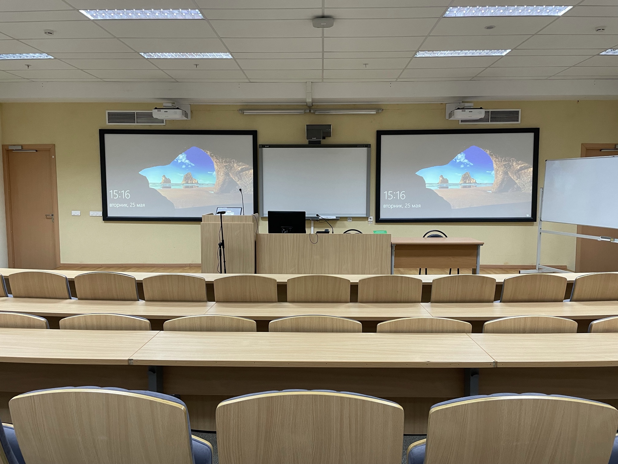 Moscow State University renovates classrooms equipment with BenQ projectors