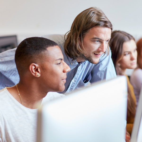 Los proyectores inteligentes de BenQ permiten a los profesores acceder archivos y abrir aplicaciones desde el sistema integrado sin necesidad de utilizar ordenadores portátiles.